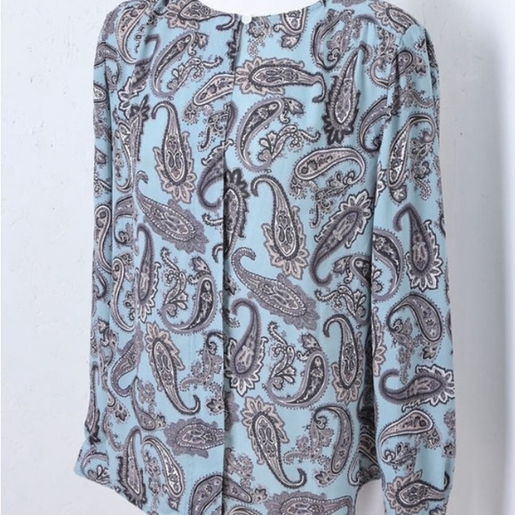 LOFT Tops - LOFT BEAUTIFUL BLUE PAISLEY BLOUSE SOPHISTICATED DRESSED UP OR WITH JEANS